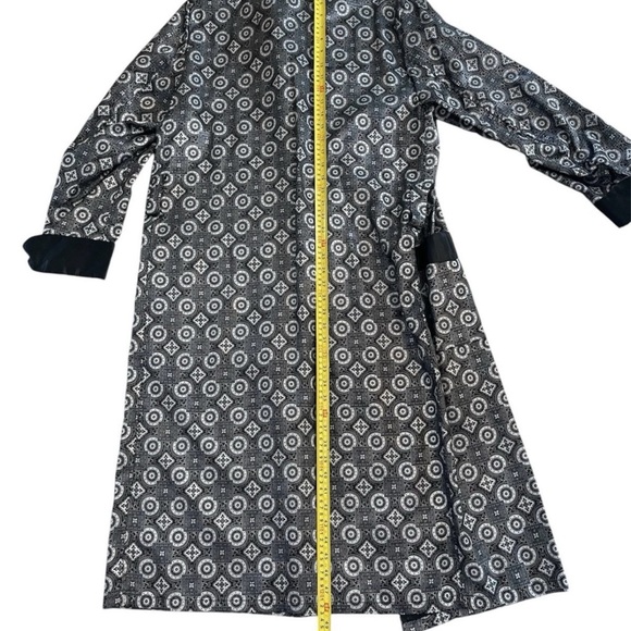 Majestic Black and Gray Patterned Men's Shirt - Picture 7 of 10